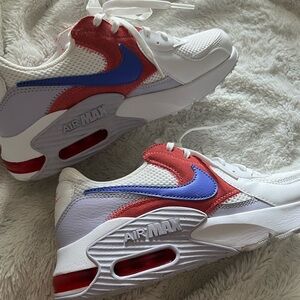 Women’s Size 8 Nike Air Max Excee